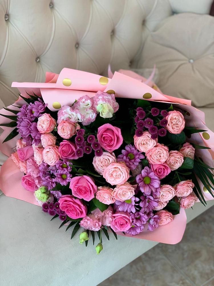 Букет цветов из: Хризантемы, Розы и Лизиантусы в Спасском Ставропольской области