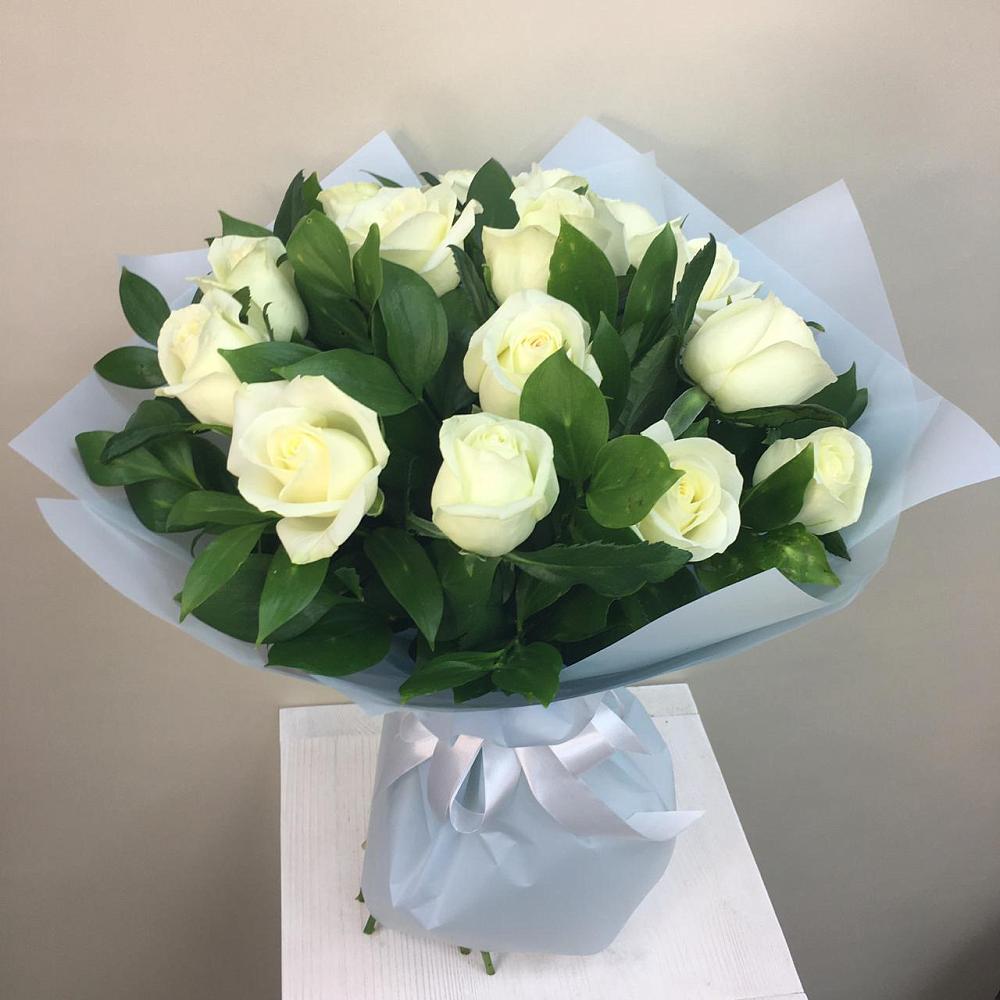 Букет 15 Белых роз Проуд в Спасском Ставропольской области