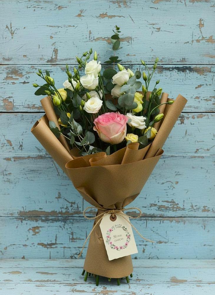 Букет цветов из: Розы и Лизиантусы в Спасском Ставропольской области