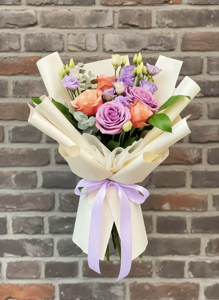 Букет цветов из: Лизиантусы и Розы в Спасском Ставропольской области