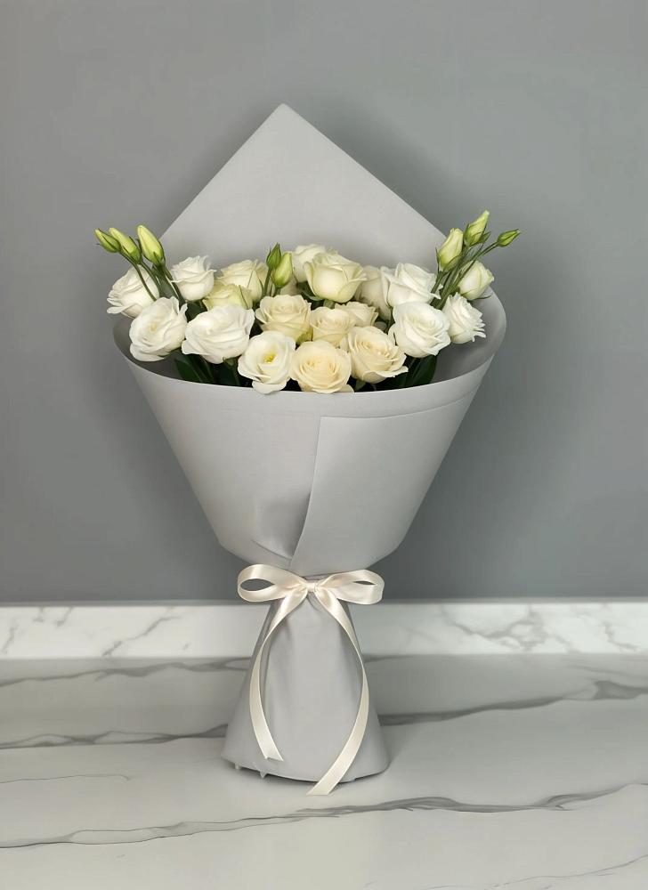 Букет цветов из: Розы и Лизиантусы в Спасском Ставропольской области