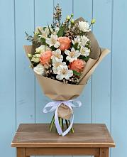 Букет цветов из:  Альстромерии, Лизиантусы, Розы и Хризантемы в Спасском Ставропольской области