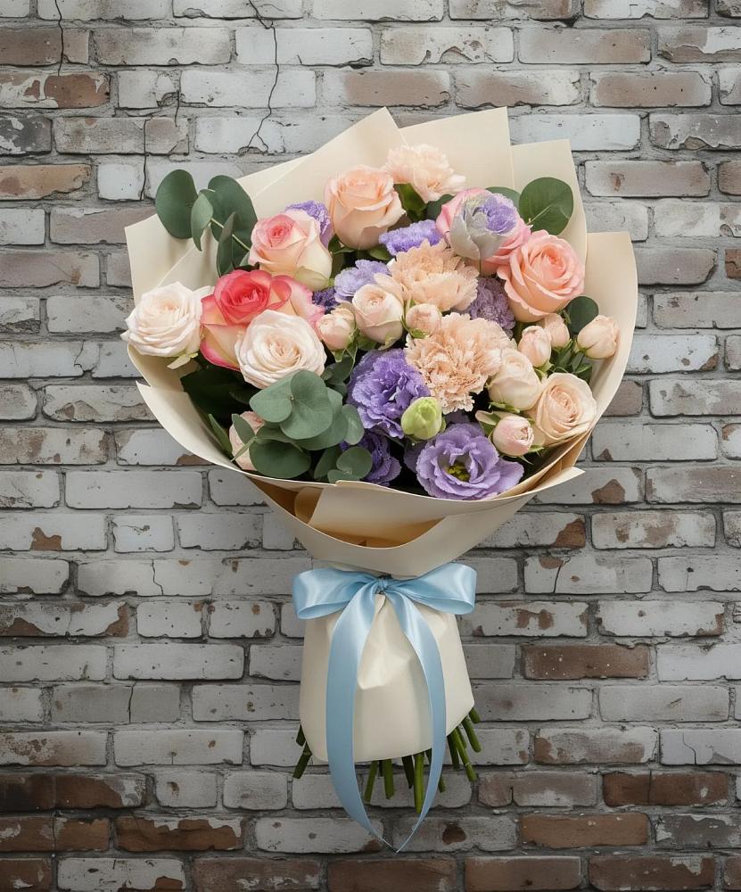 Букет цветов из: Розы, Лизиантусы и Гвоздики в Спасском Ставропольской области