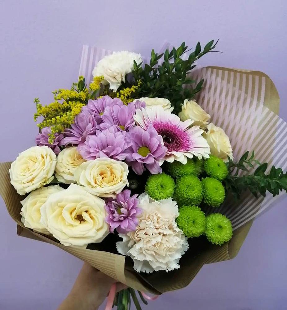 Букет цветов из: Хризантемы, Розы, Гвоздики и Герберы в Спасском Ставропольской области