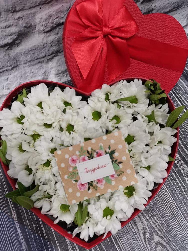 Цветочная композиция из Хризантемы в виде сердца в Спасском Ставропольской области