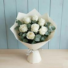 Букет Белые розы в Эвкалипте в Спасском Ставропольской области
