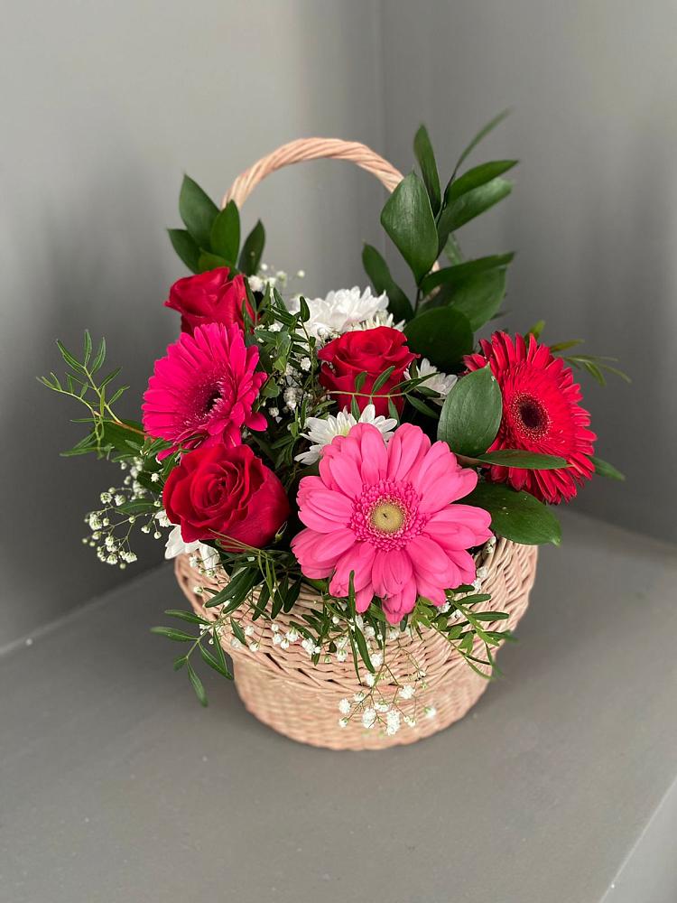 Цветочная композиция из Розы, Хризантемы и Герберы в корзине в Спасском Ставропольской области